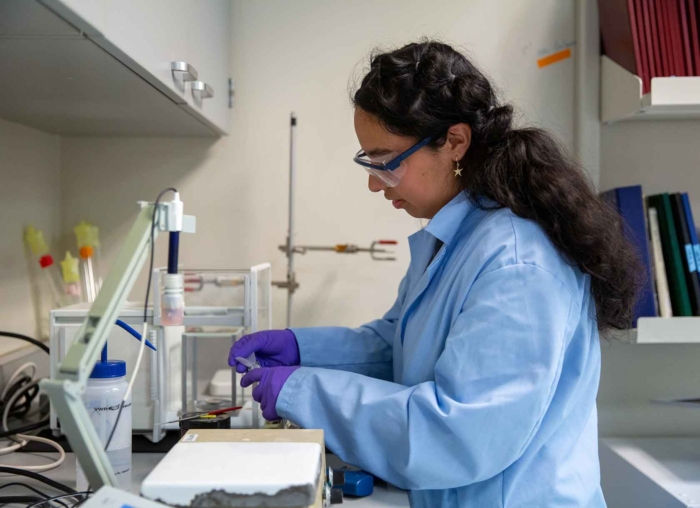 Student working in science lab