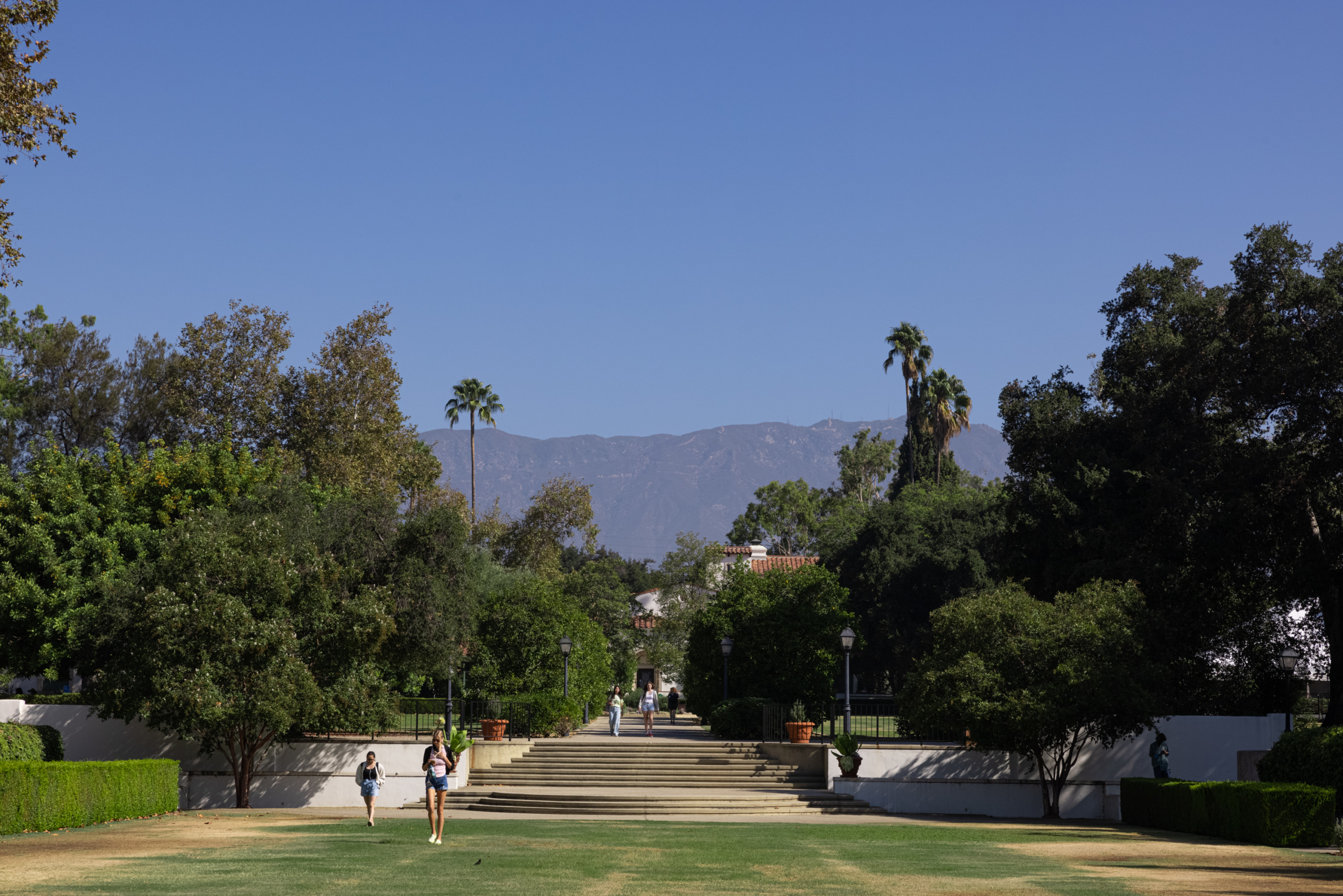 Scenic photo of Scripps Campus with the San Gabriel Mountains in the background