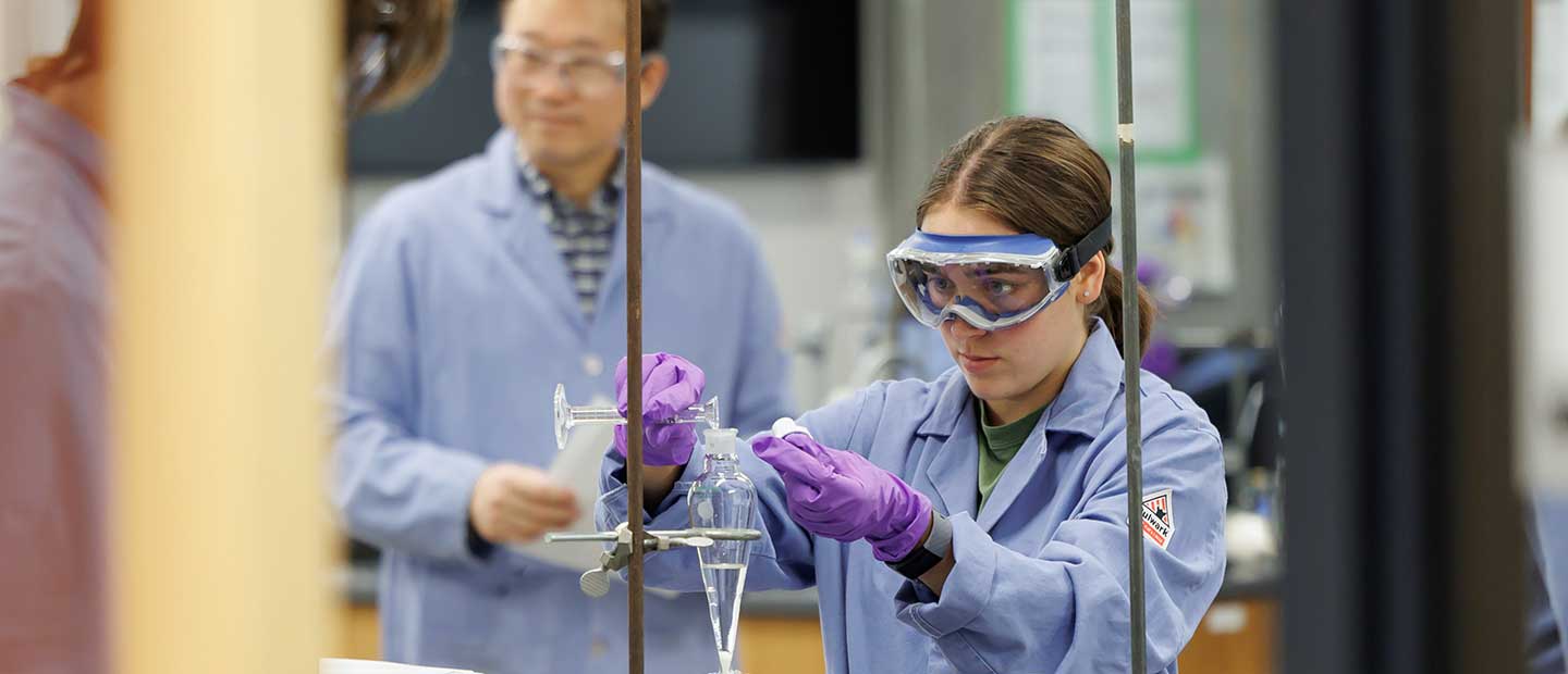 Student participating in lab class.